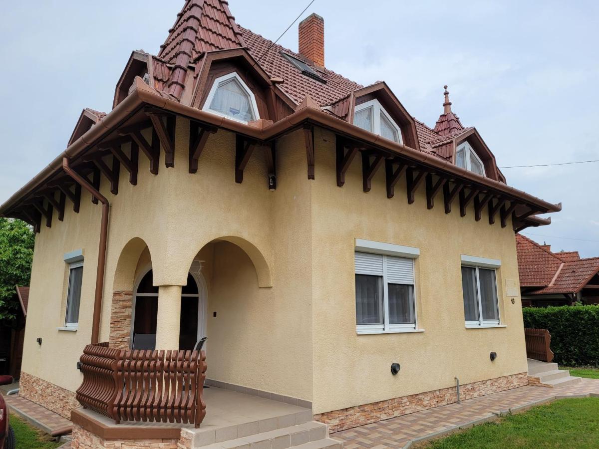 Apartamento Henrietta Apartmanház Zalakaros Exterior foto
